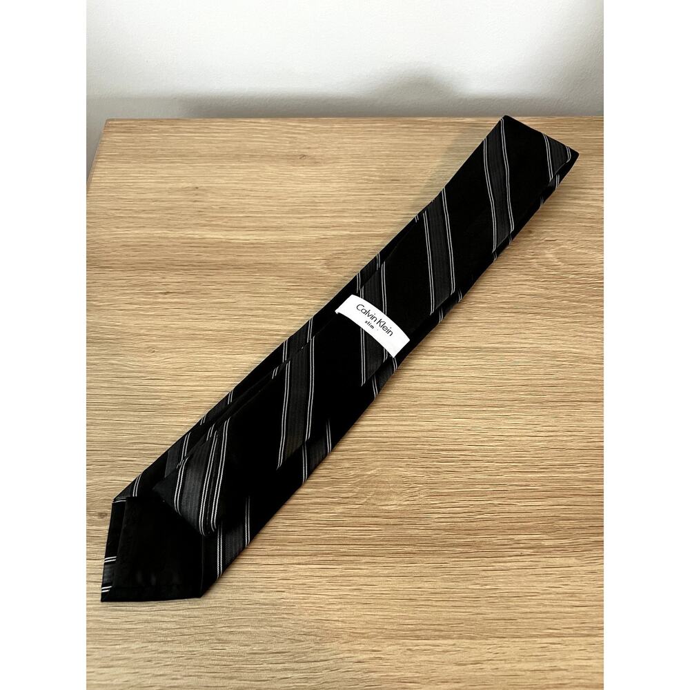 Calvin Klein Narrow Black and Gray Striped Pattern Designer Silk Tie - Picture 4 of 6